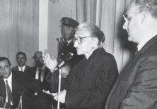 Foto di Mamma Lucia con il sindaco Abbro